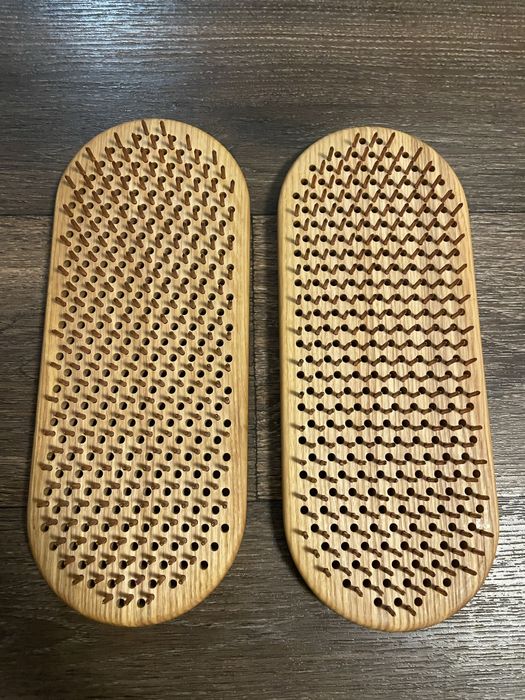 Дошка, доска САДХУ з мідними цвяхами