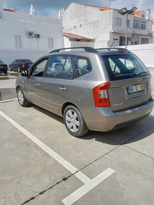 Kia Carens - 7 Lugares