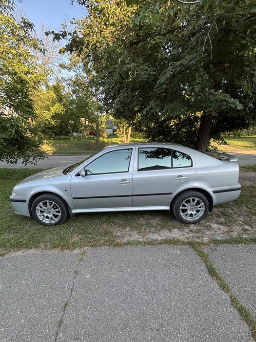 Продам Skoda Octavia 1.8 AGU