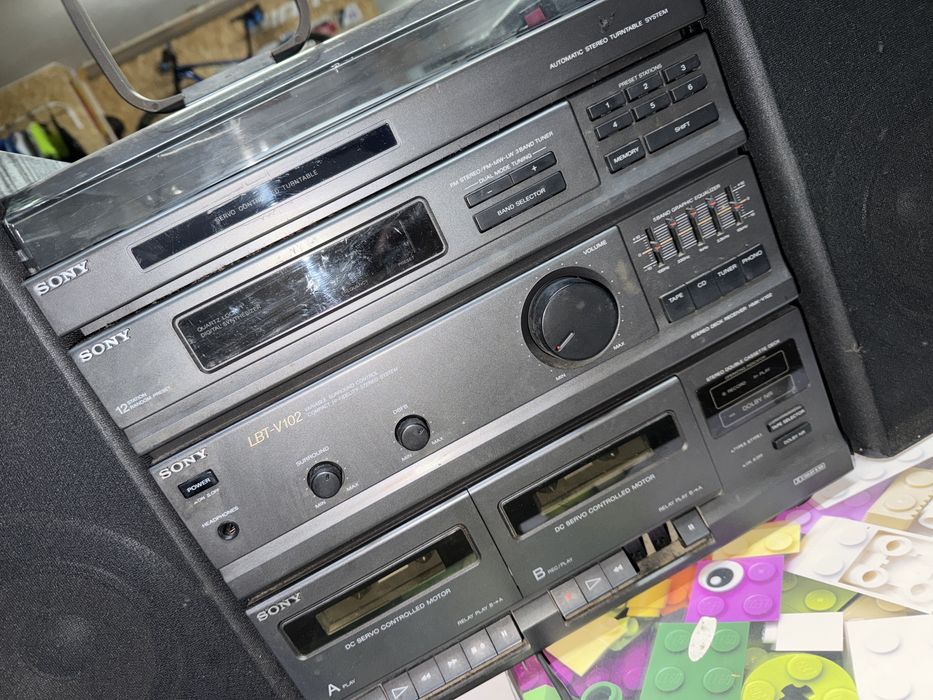 Aparelhagem Sony com Gira-Discos a funcionar