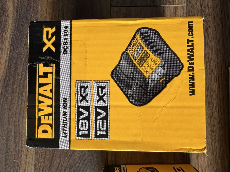 DeWalt DCS369N + 4,0Ah 18V Piła Szablasta Lisica