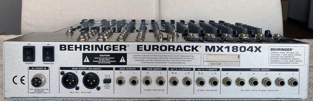 Mesa mistura Behringer MX1804X para estúdio ou ao vivo, com efeitos FX64284612244995121