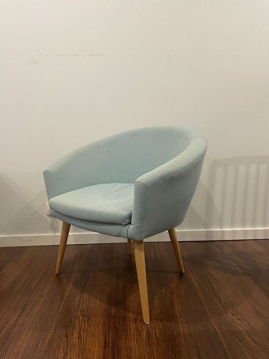 Poltrona Ikea, capa feita de algodão com textura e um toque suave.