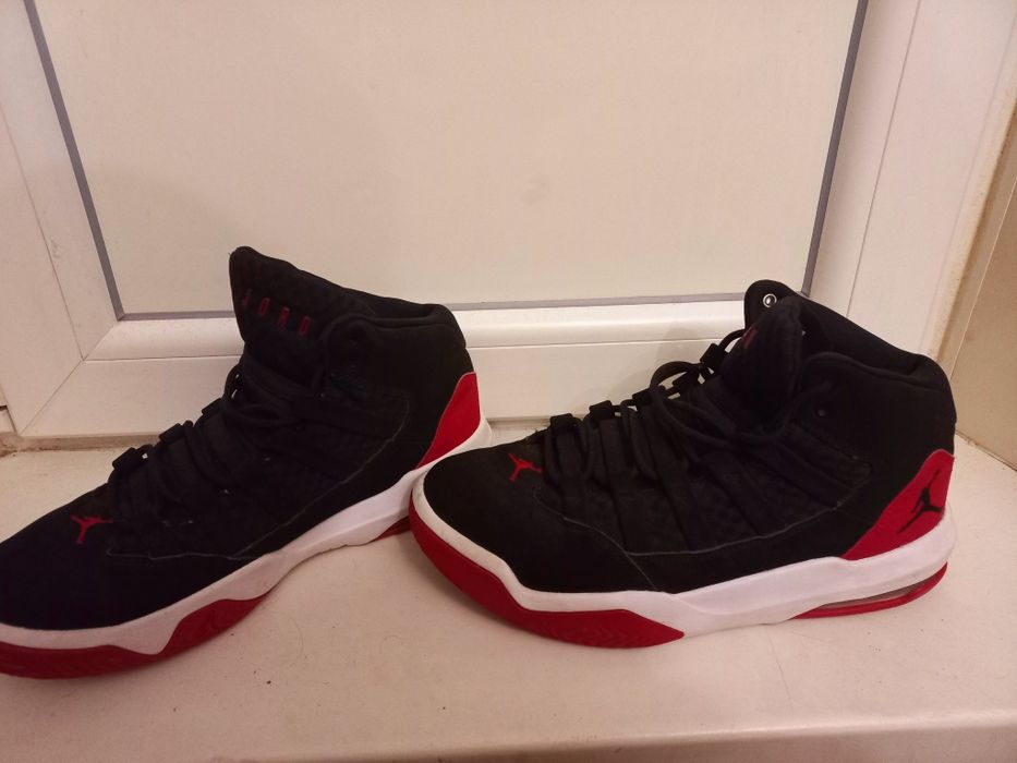 Jordan max aura       .