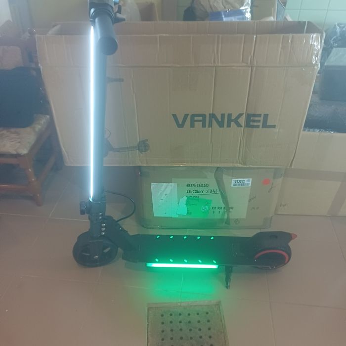 Дитячий електричний самокат з двигуном 150 Вт