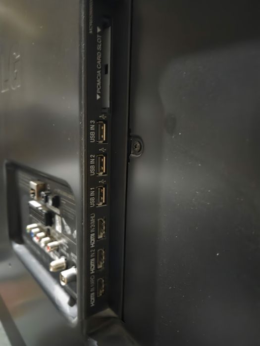 Telewozor LED 47 cali LG uszkodzony