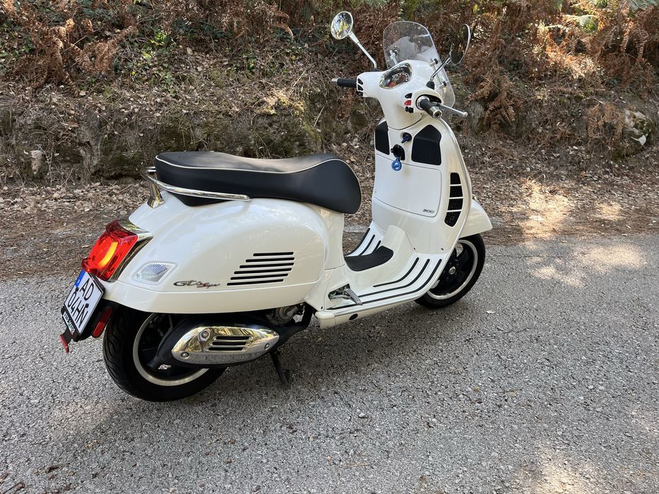 Vespa GTS 300 Super • 2020 • Só 3.200 km • Excelente estado