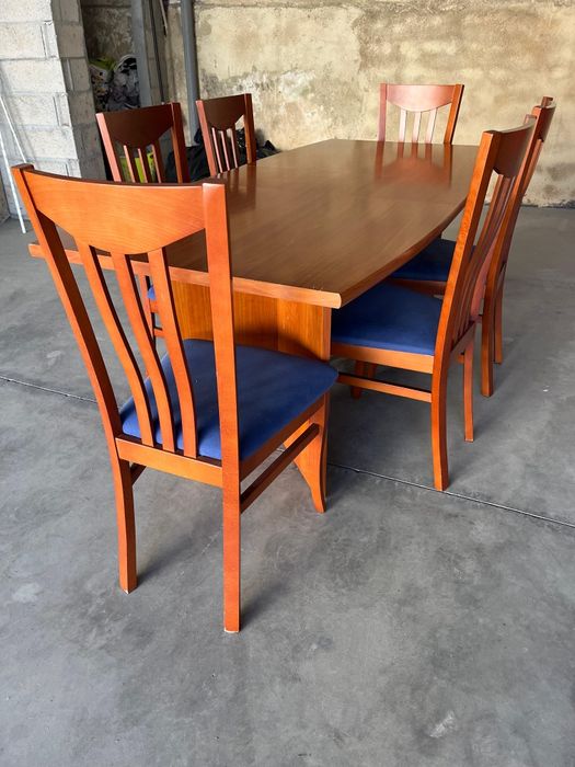 Mesa de Jantar Extensível + 6 Cadeiras (Cor Cerejeira
