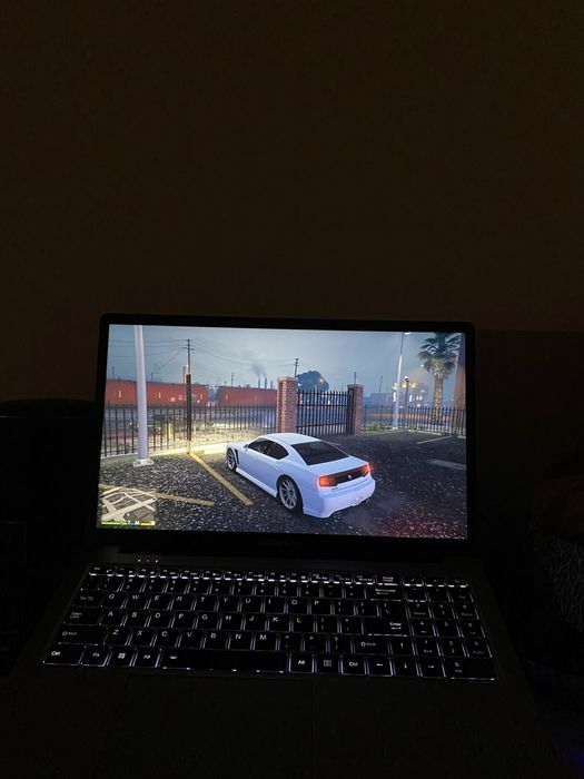 New-in-box gaming netbook, SMS via WhatsApp64741176725378120