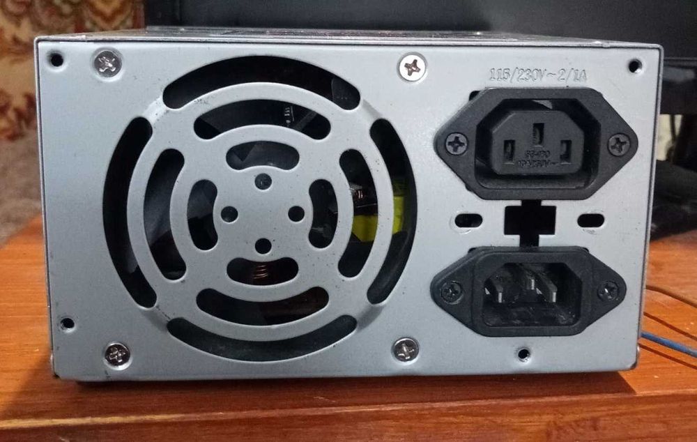 Лабораторний імпульсний блок живлення 0-20В 0-6А.