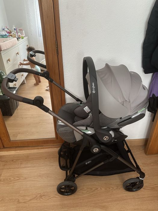 Vendo Carrinho Cybex + ovo Cloud T + adaptadores