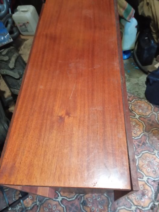 Продам роздвіжний стіл і стілкнишка