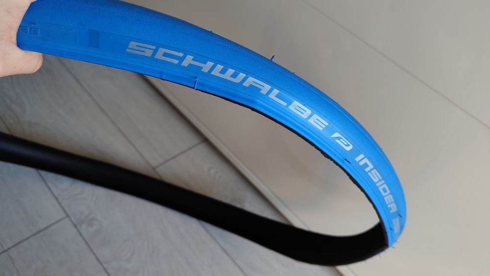 Elite Tuo trenażer smart + opona Schwalbe + podstawka Elite