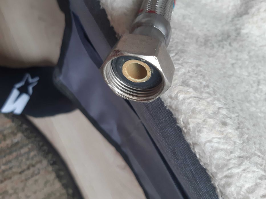 Wężyk przyłączeniowy do wody 3/4" x 3/4" x 600mm w oplocie metalowym