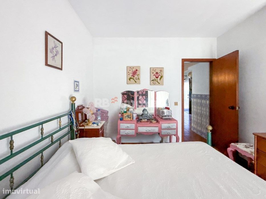 T2 Apartment in Building with 2 Elevators – Abrantes