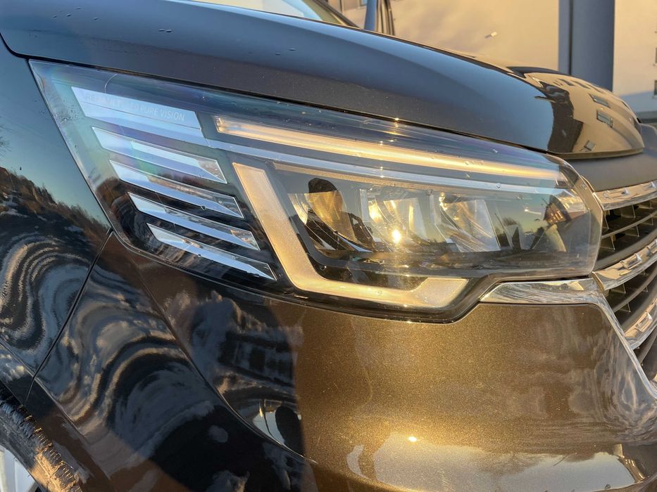 Wynajem busa 9-osobowego Renault Trafic Long 150 KM na narty
