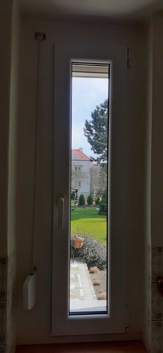 Sprzedam okno plastikowe z roletą zewnętrzną