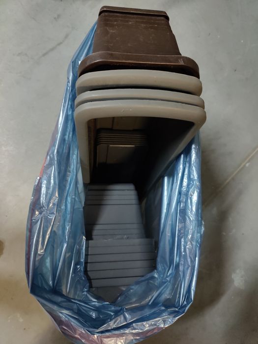 Duża ilość doniczek prostokątnych balkonowych+uchwyty