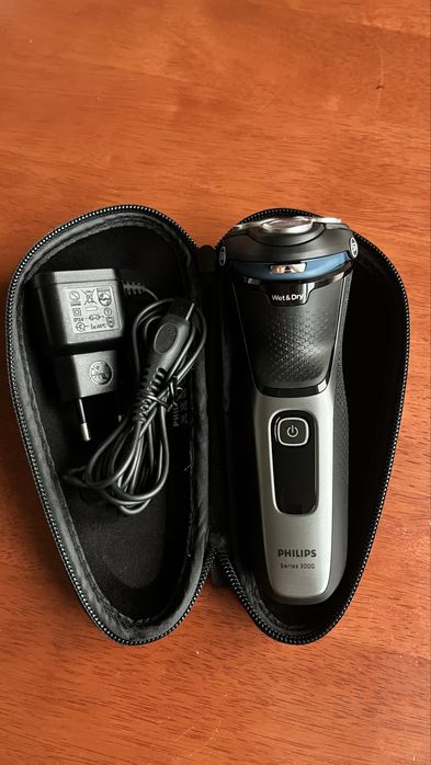 Продам електробритву Philips Series 3000 (Wet & Dry) в ідеальному стані