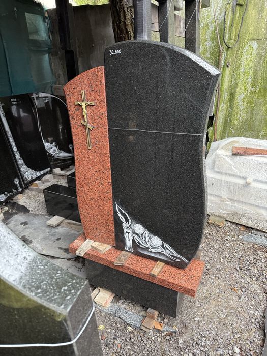 Вигтовлення та встановлення памятників місто Бар, біля стадіону