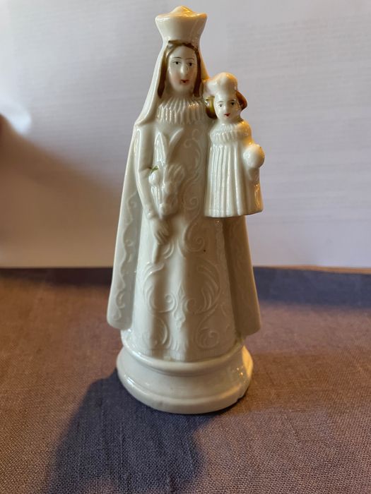 Nossa senhora em porcelana