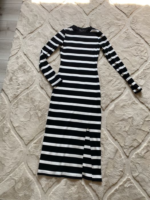 Sukienka wiosenna midi rozciecie