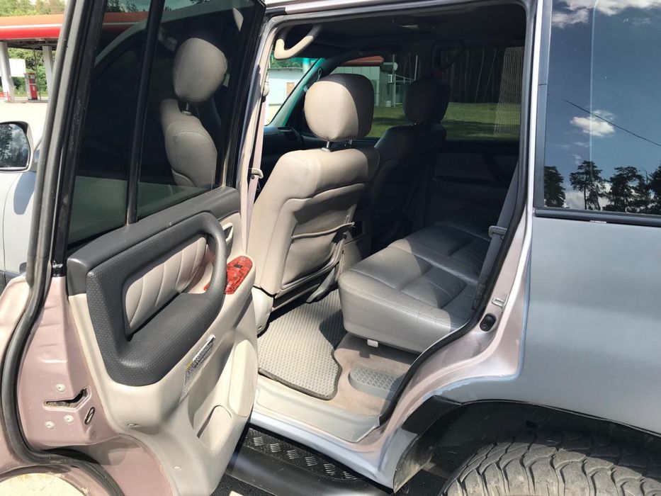 Toyota LandCruiser 100