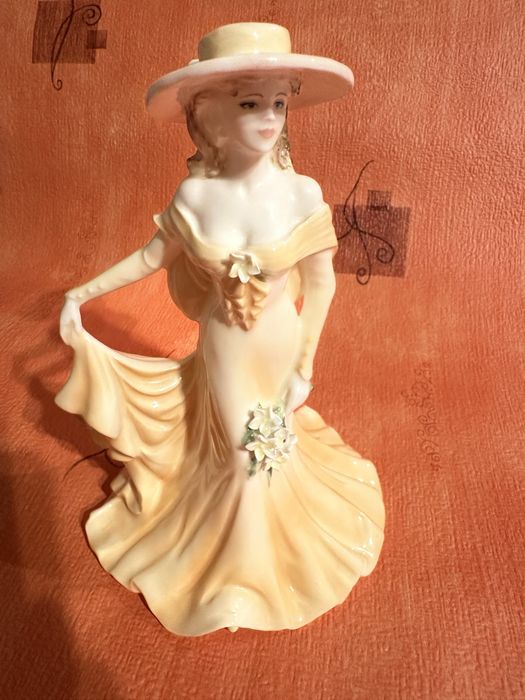 Coalport figurka z porcelany  JUNE