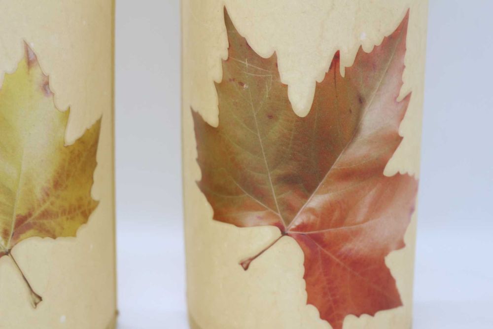 Par de Antigos Abajures em Meia Lua Desenho Folhas Secas