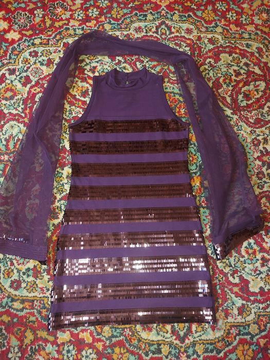 Продам два платья на девочку