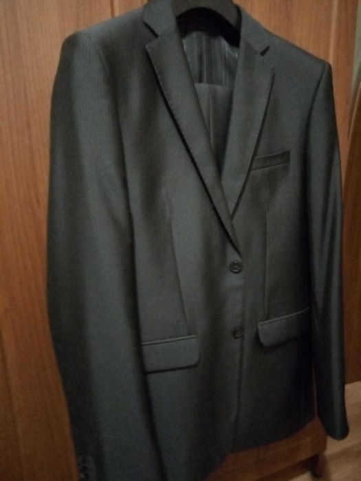 Продам костюм 48 размер