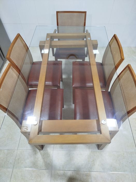 Mesa com 6 cadeiras