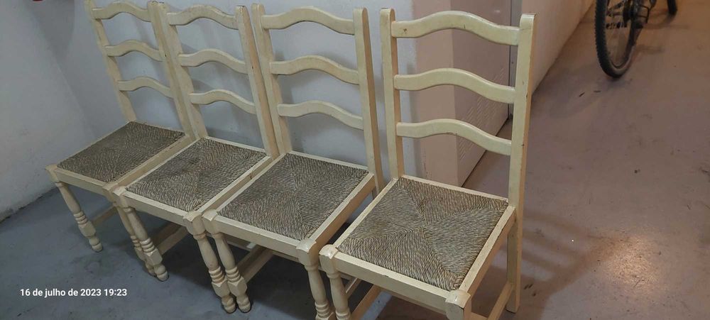 Cadeiras de cozinha mogno lacado.