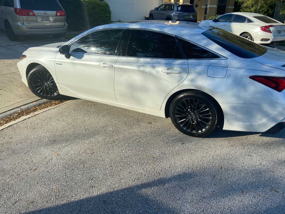 2019 Toyota Avalon Hybrid XSE Sedan 4D