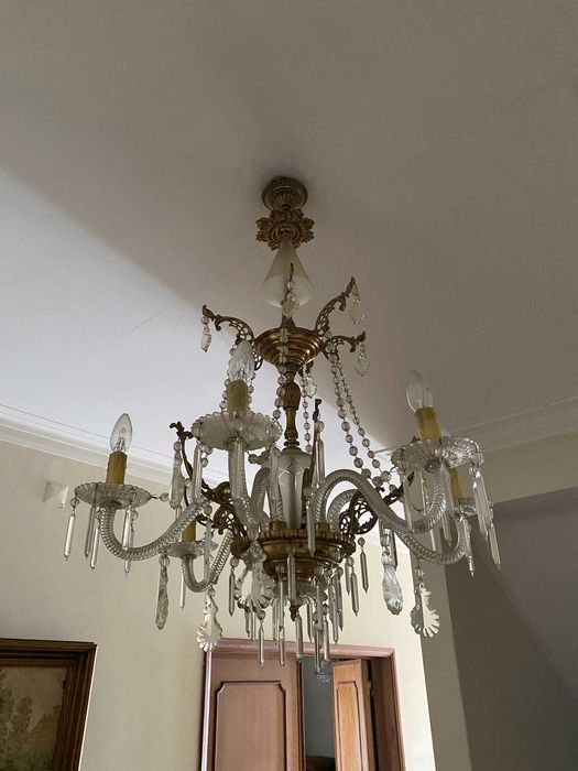 Lustre Maria Teresa em Cristal e Bronze Dourado – Peça Elegante e Imponente