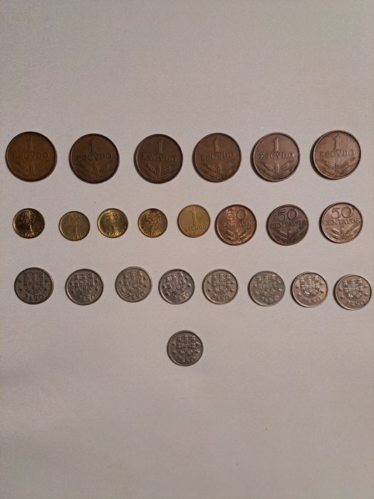 Moedas antigas de escudos