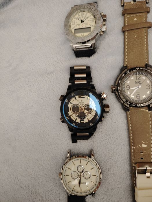 Lote 15 relógios, leia o anúncio todo.