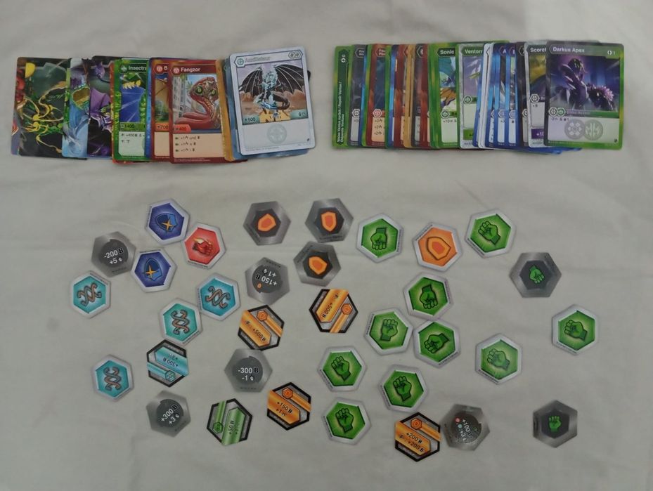 Pack Bakugan - 23 Bakugan + 1 Grande + Cartas de jogo