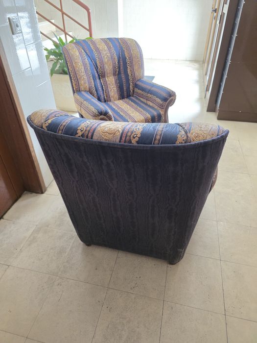 2 sofás, cadeirões