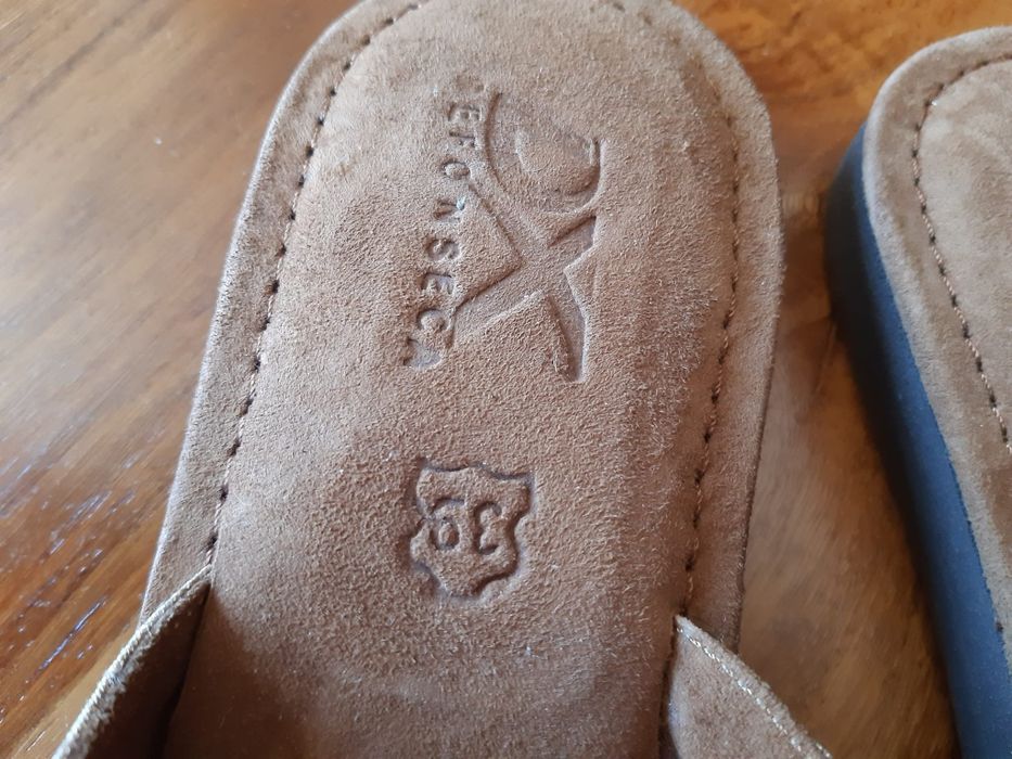 Chinelos bordados Novos