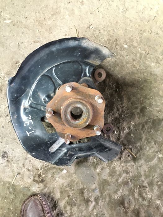 Поворотий кулак цапфа в зборі  х треіл т32