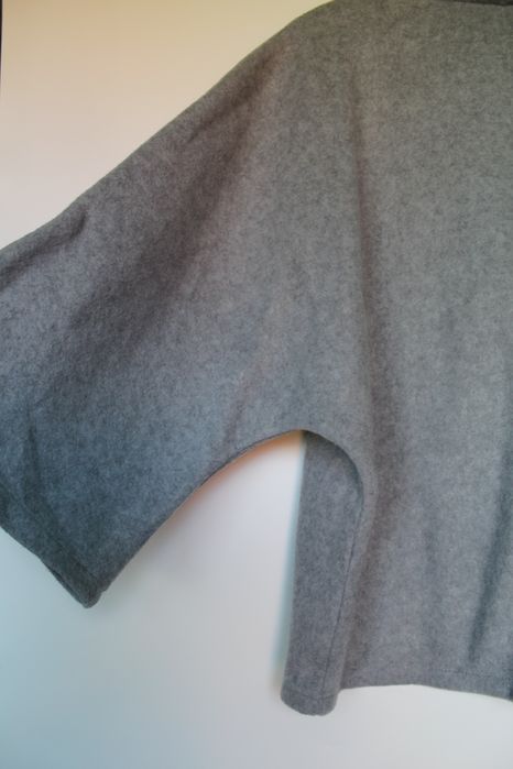 Jasnoszary sweter ponczo L 40