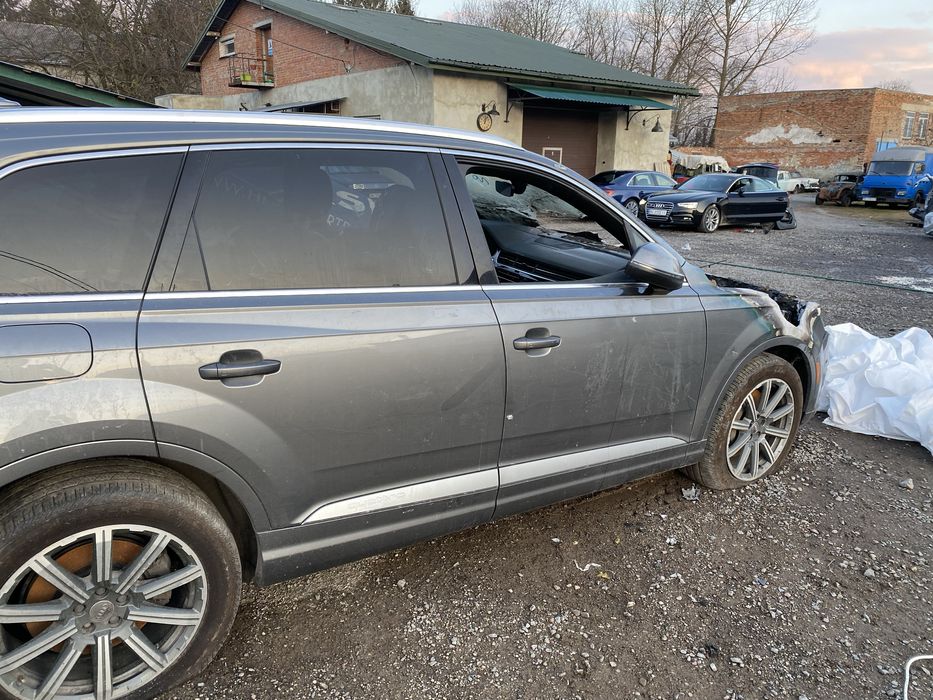 Дверка двері зад задні задня audi q7 4m M7W LM7W ІДЕАЛ