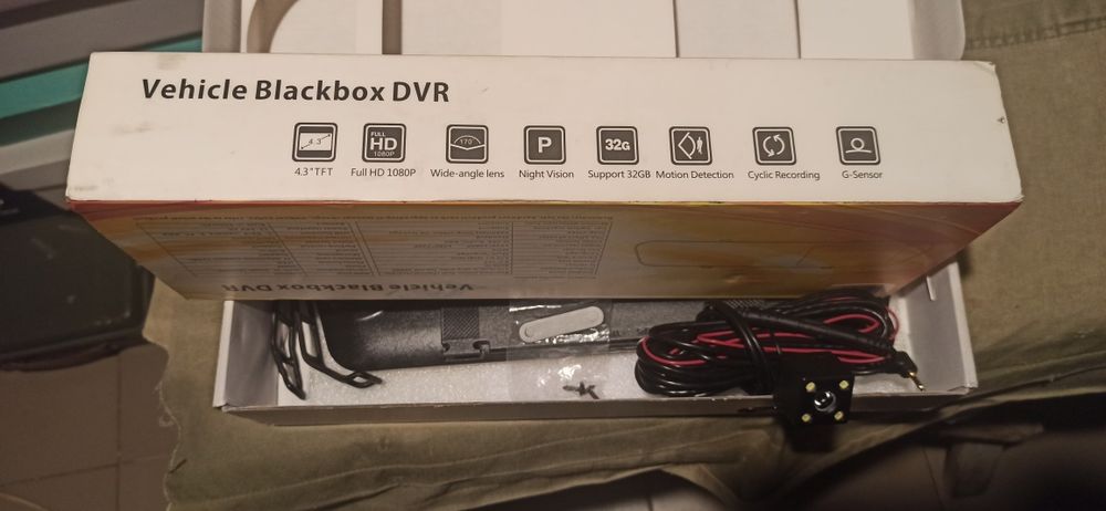 Дзеркало відеорегістратор з задньою камерою