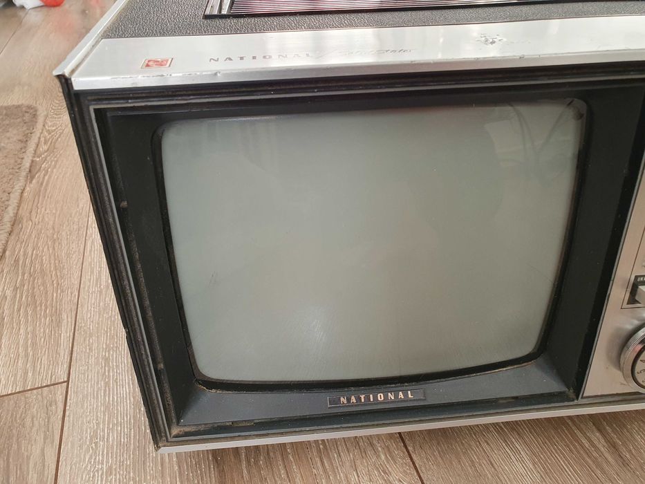 Stary zabytkowy telewizor z radiem National TR-339 EU (Panasonic)