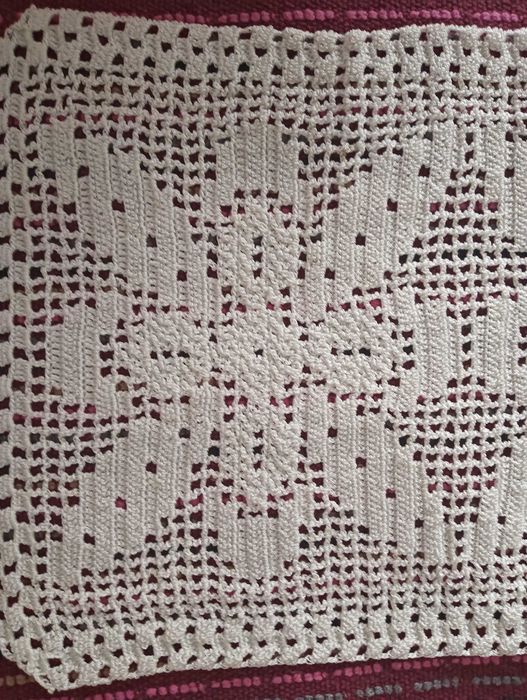 Naperon de Renda Crochet pérola motivo 3 flores 72x25cm