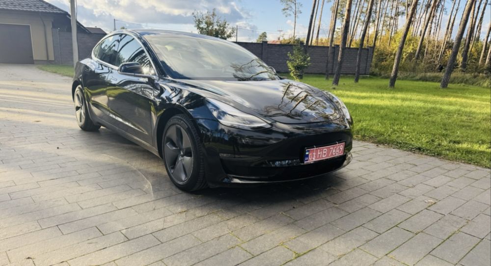 Оренда Tesla для таксі 390+ км