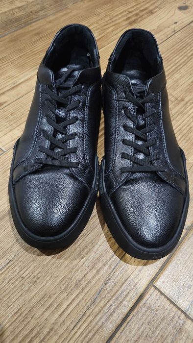 Czarne sneakersy Kazar