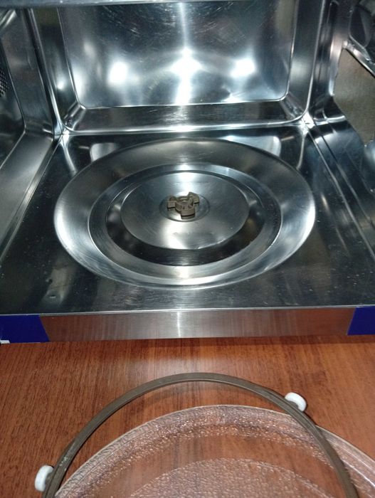 НЕРЖАВІЙКА ПОВНА ! ! ! Є гріль  в дуже гарному стані все працю ОЛХ дос