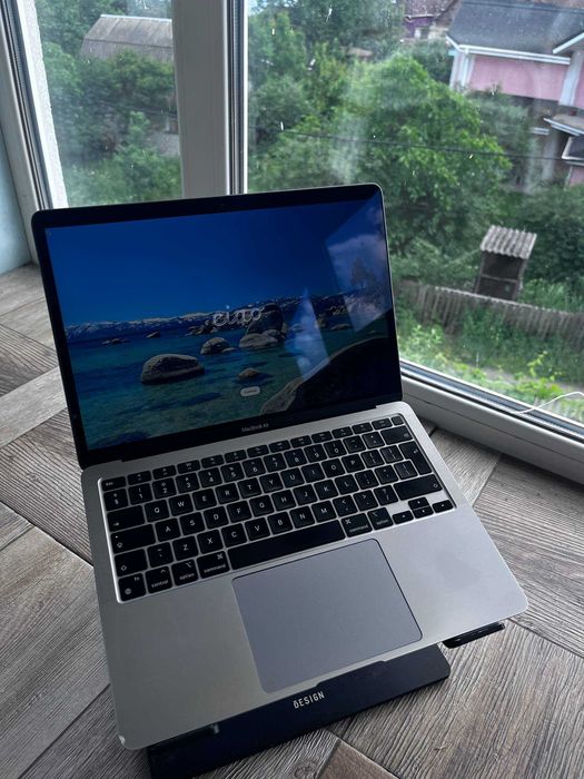 Продаю Apple MacBook Air 13, 2020, Space Gray (256GB) M1